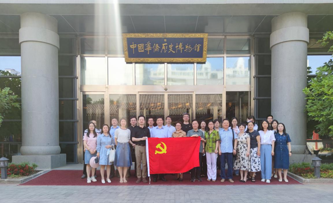 参观华博大合影