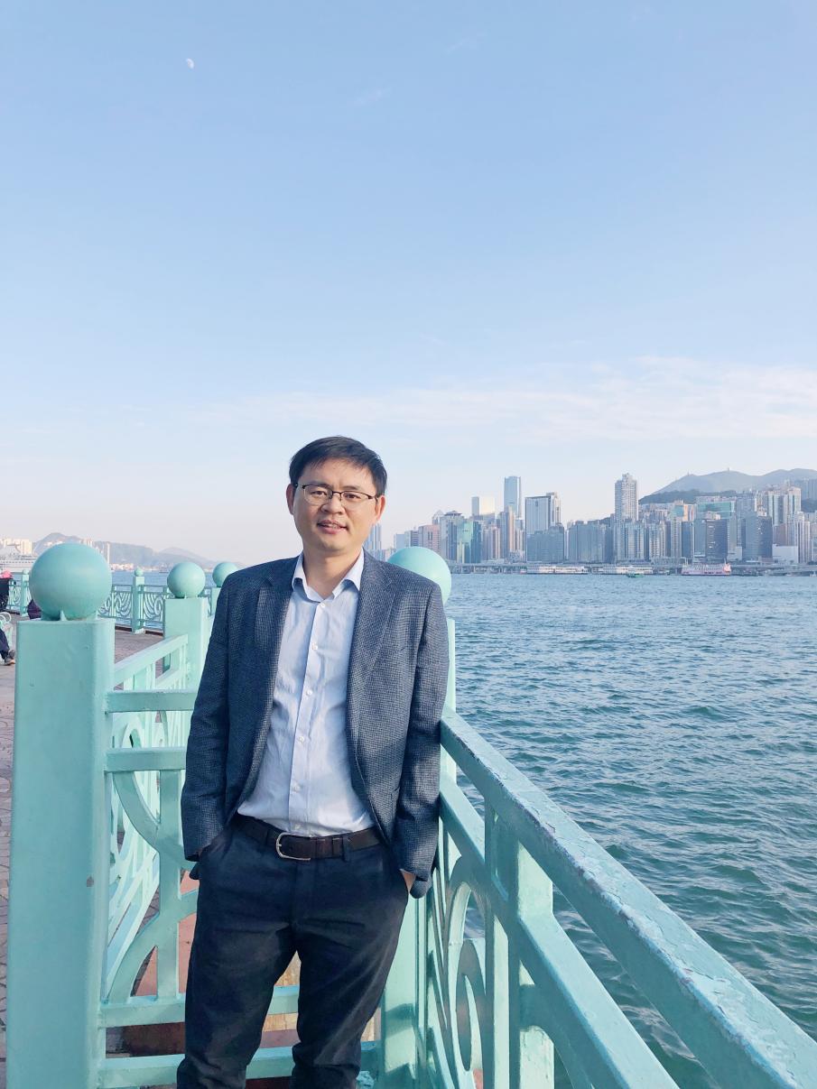 江西省侨联+方明玉工作照