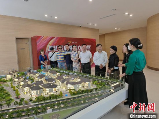 上海侨界企业家赴江苏南通考察交流促长三角侨企合作