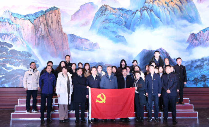 万立骏到中国国家版本馆（中央总馆）参加所在党支部主题党日活动并调研