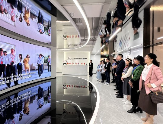 记录美好瞬间 向海外讲好海南故事——“追梦中华·昂扬自贸港”2024海外华文媒体海南采访侧记