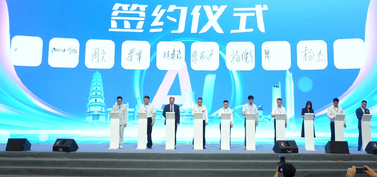 /home/ql/下载/广西“侨助千企万品出海”行动在南宁启动/签约仪式.jpg签约仪式