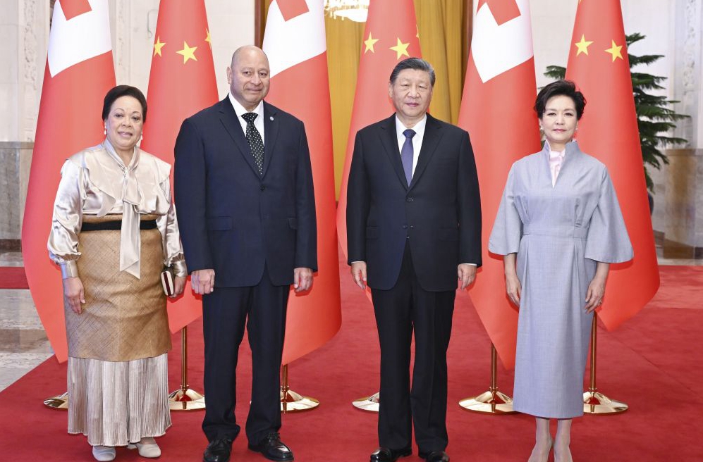 习近平会见汤加国王图普六世