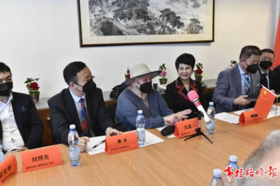 捷克侨界举办“听百年故事,看中国发展”海外华人座谈会