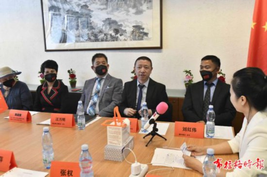 捷克侨界举办“听百年故事,看中国发展”海外华人座谈会